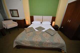 Хостелы Hotel Royale Галац Двухместный номер с 1 кроватью или 2 отдельными кроватями-8