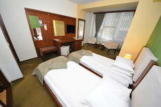 Хостелы Hotel Royale Галац Двухместный номер с 1 кроватью или 2 отдельными кроватями-1