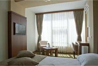 Хостелы Hotel Royale Галац Двухместный номер с 1 кроватью или 2 отдельными кроватями-13