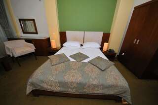 Хостелы Hotel Royale Галац Двухместный номер с 1 кроватью или 2 отдельными кроватями-4